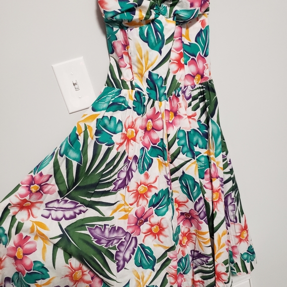 Dress - Picture 4 of 8